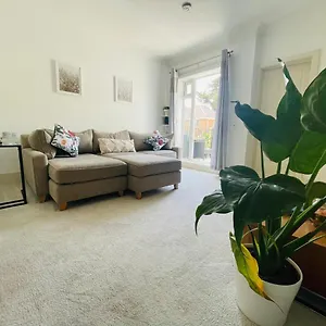 Apartment 1 Bed With Terrace & Off-road Parking, Bournemouth